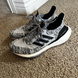 Adidas Ultraboost size 9.5 Color Oreo